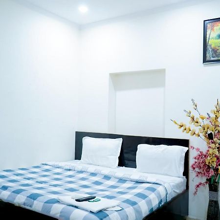 Hotel Tom - Jungpura Chruch Road Nuova Delhi Esterno foto