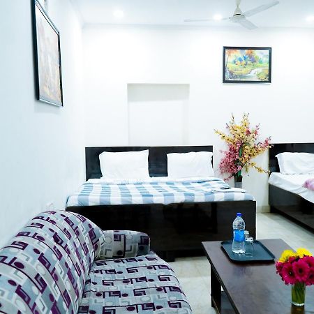 Hotel Tom - Jungpura Chruch Road Nuova Delhi Esterno foto