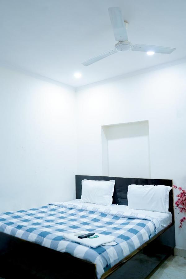 Hotel Tom - Jungpura Chruch Road Nuova Delhi Esterno foto
