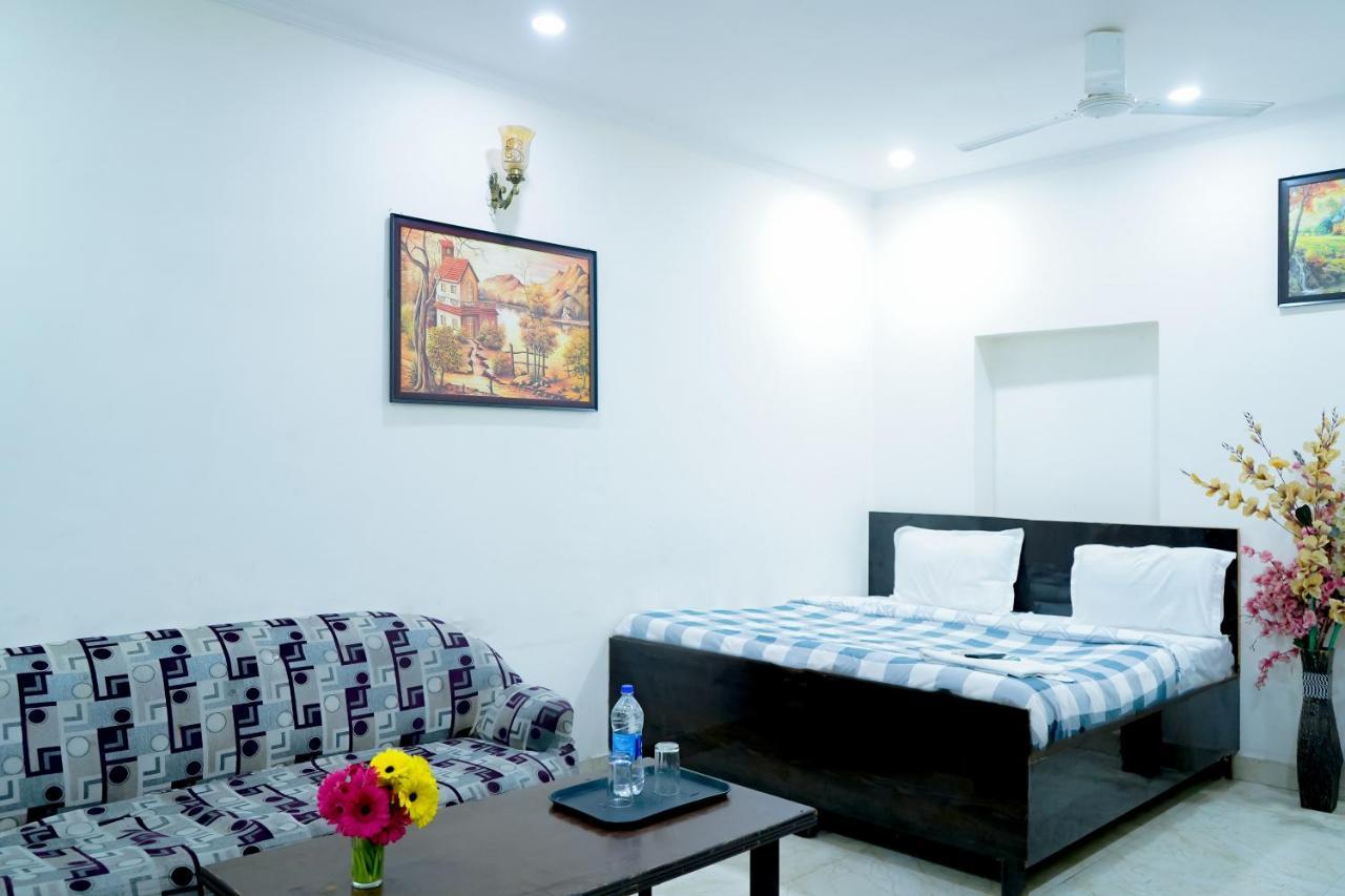Hotel Tom - Jungpura Chruch Road Nuova Delhi Esterno foto