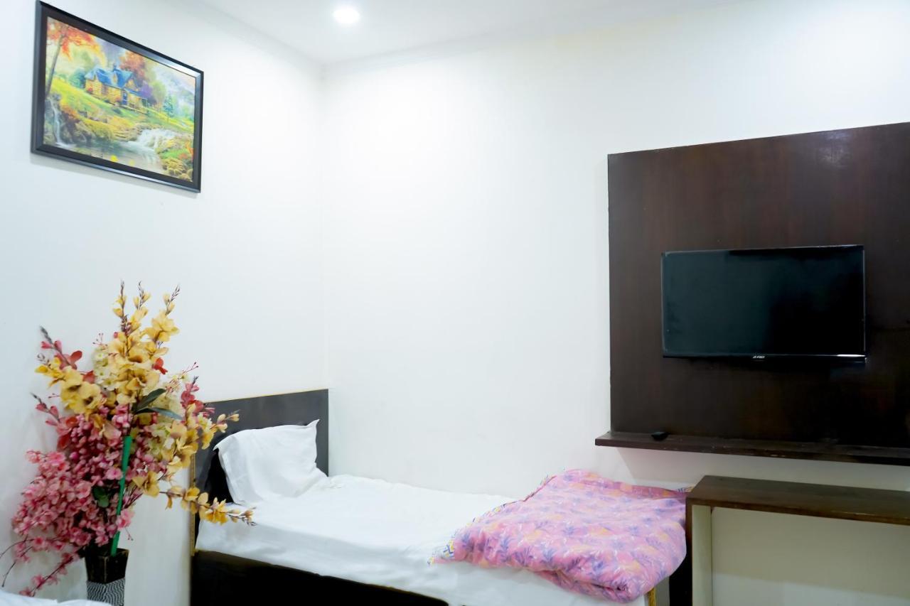 Hotel Tom - Jungpura Chruch Road Nuova Delhi Esterno foto