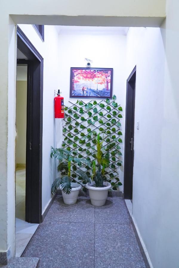 Hotel Tom - Jungpura Chruch Road Nuova Delhi Esterno foto