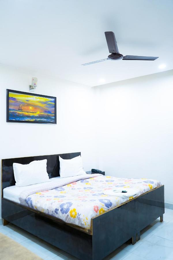 Hotel Tom - Jungpura Chruch Road Nuova Delhi Esterno foto